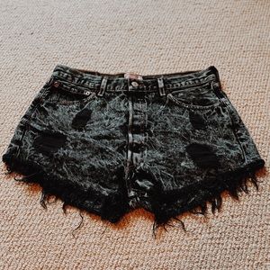 Vintage Levi’s Bleached high Waisted Ripped Shorts